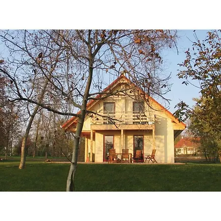 Five Bedroom Holiday In Szolad Balatonszárszó