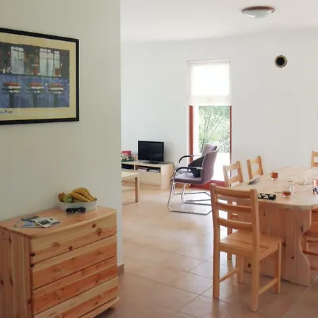 Five Bedroom Holiday In Szolad *